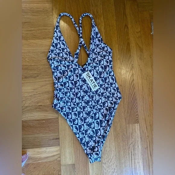 SKATIE + the salty blonde one piece - Picture 1 of 1